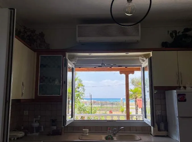 Дом отдыха Casa Lia-beach Front Nea Kallikrateia