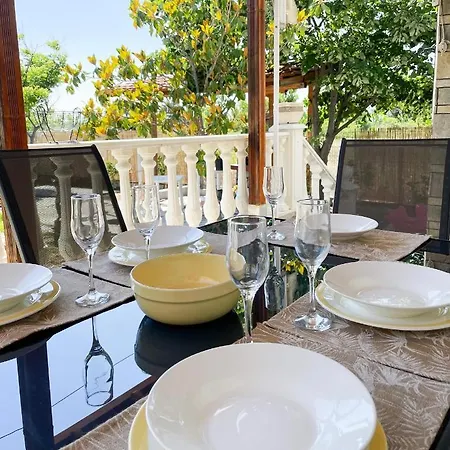 Semesterbostad Casa Lia-beach Front *